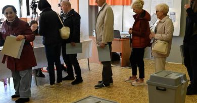 Czechs Vote as Babis Promises Higher Spending, Cuts to Ukraine Support
