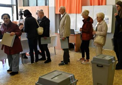 Czechs Vote as Babis Promises Higher Spending, Cuts to Ukraine Support