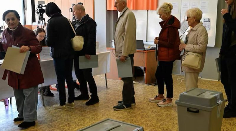 Czechs Vote as Babis Promises Higher Spending, Cuts to Ukraine Support